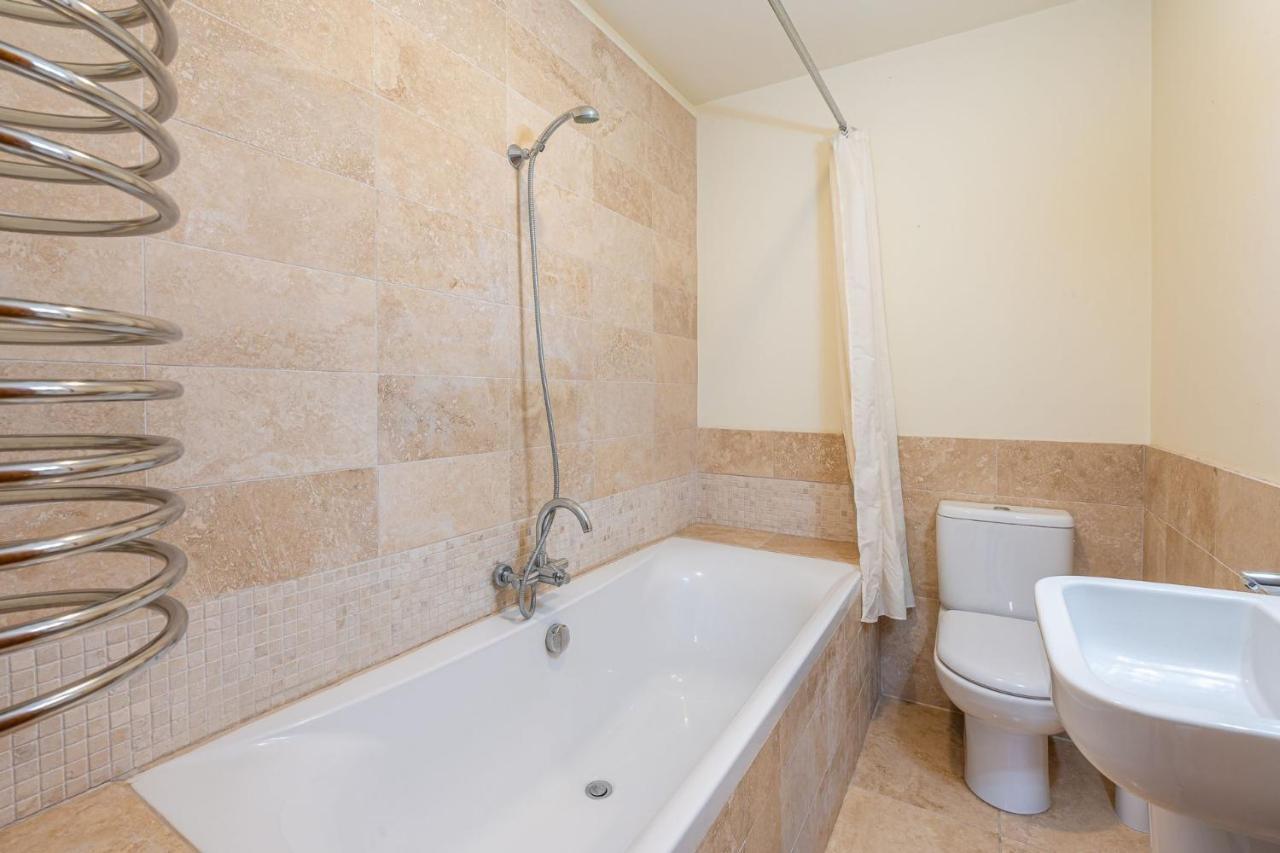 Tinkers Folly Villa Харогейт Екстериор снимка